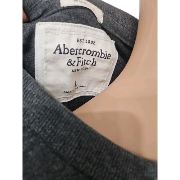 Abercrombie and Fitch - Picture 7 of 7